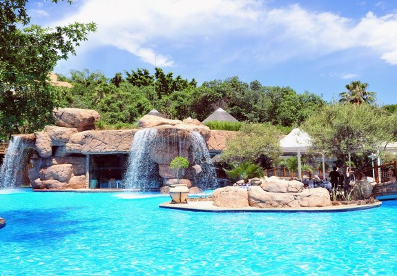 5* The Cascades - Sun City Midweek Package (2 Nights)