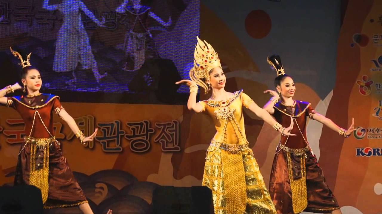 Thai dancers