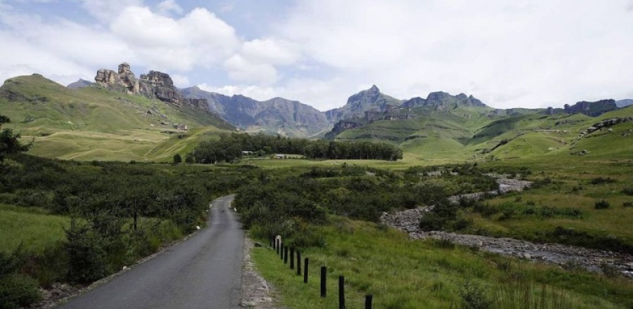 3* Gooderson Drakensberg Gardens Golf & Spa Resort - (2 Nights)