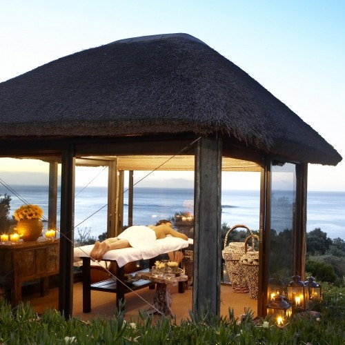 5* The Twelve Apostles - Dinner & A Movie Special (2 Nights)