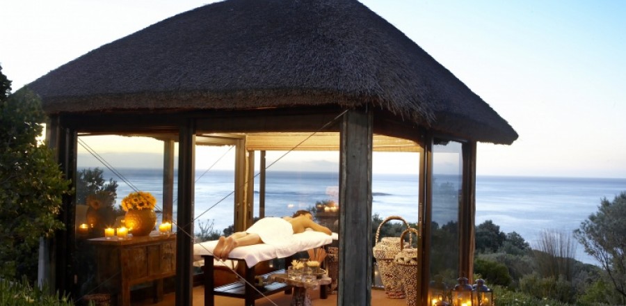5* The Twelve Apostles - Dinner & A Movie Special (2 Nights)
