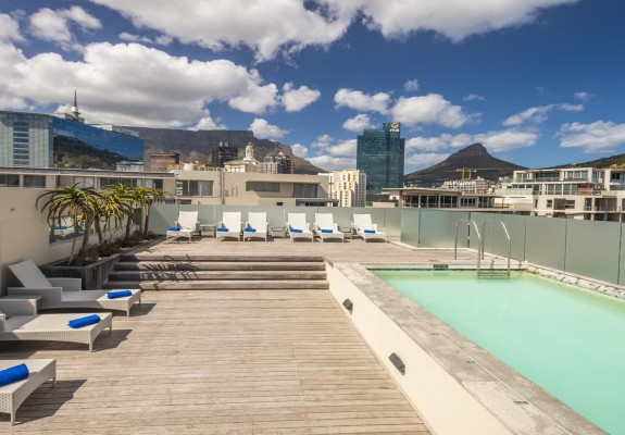 4* aha Harbour Bridge Hotel & Suites - V&A Waterfront Package (2nights)