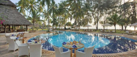 5* Bluebay Beach Resort & Spa - Zanzibar Package (7 Nights)
