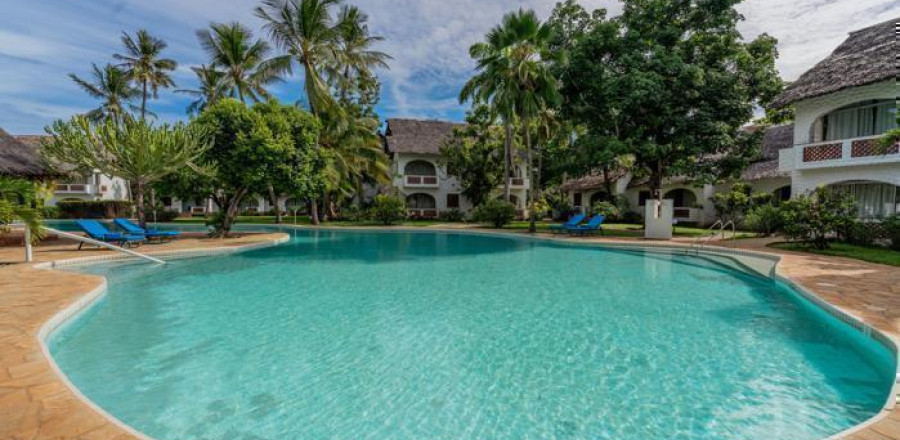 Diamonds Leisure Beach & Golf Resort - Diani Beach Package (6 Nights)