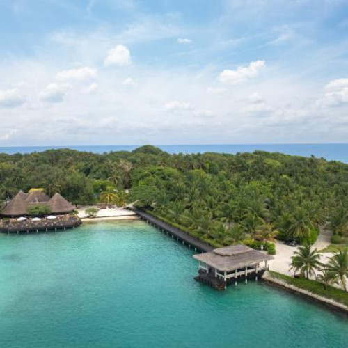 Island Dreams & Racing Machines: Maldives and Abu Dhabi (8 Night Package)