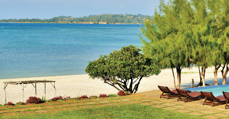 3* Bilene Club Lodge - Mozambique Self -Catering Package (3 Nights)
