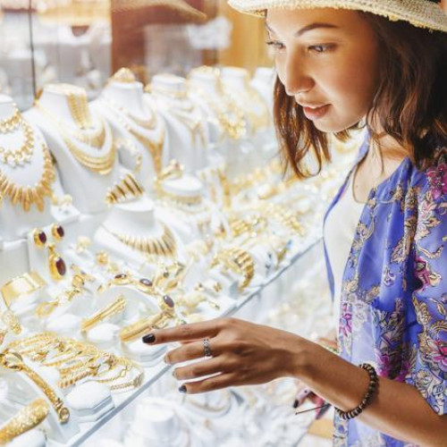 Glamour and Bargains: Dubai & Mumbai Shopping Tour (7 Nights Package)