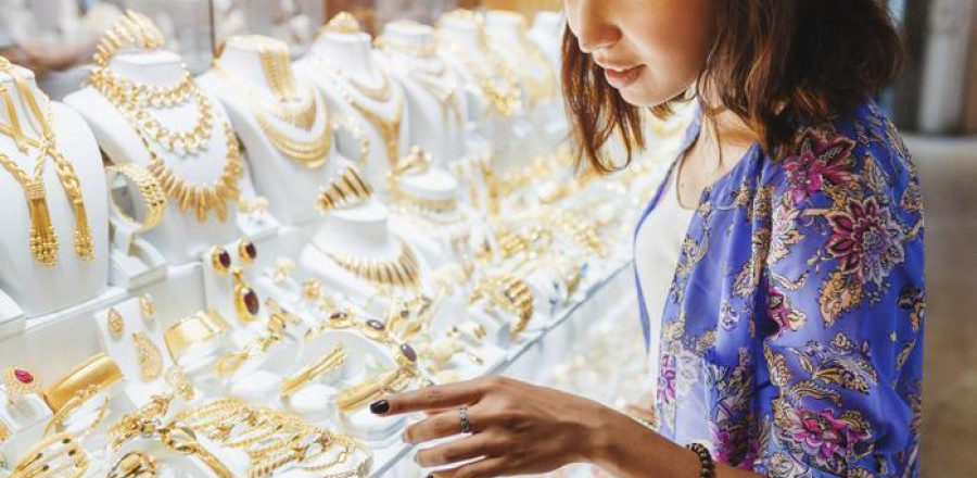 Glamour and Bargains: Dubai & Mumbai Shopping Tour (7 Nights Package)