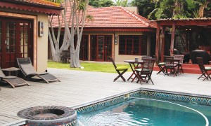 Singa lodge exterior pool 1920x600