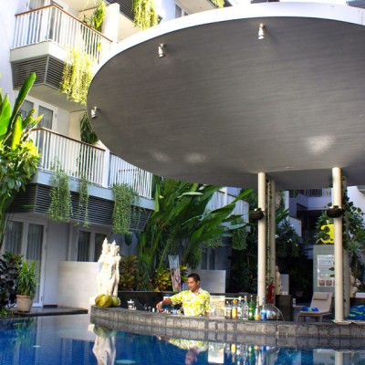 Sunken Pool Bar