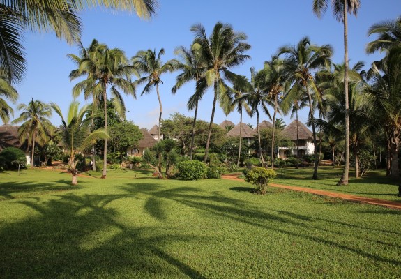 5* Bluebay Beach Resort & Spa - Zanzibar Package (7 Nights)