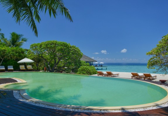 4* Adaaran Select Meedhupparu - Maldives Package (7 Nights)